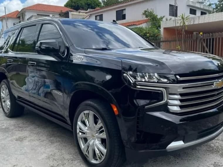 SUV negra del servicio exclusivo VIP